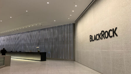 BlackRock CEO’sundan Kriptoya Övgü Dolu Sözler: Küresel Paraların Ötesinde Olacak!