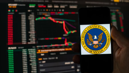 SEC Yetkilisi Ripple İtirazı ile Aynı Gün İstifa Etti: Sebebi Kripto Paralar Mı?